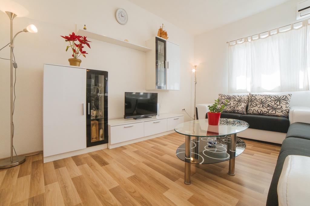 Apartment Chiara Dugi Rat Kültér fotó